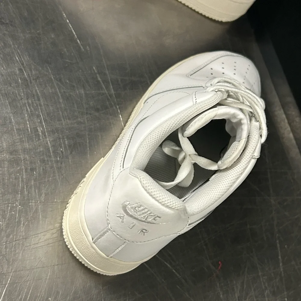 Nike Air Force 1 Size 10.5 Men - Picture 4 of 11